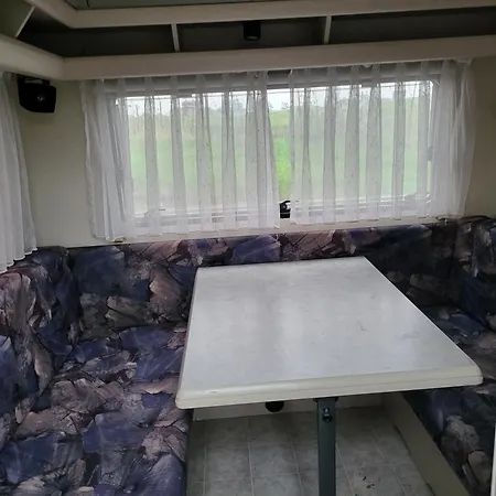 Camping Kempovani S Vyhledem Na Hrady Zdice