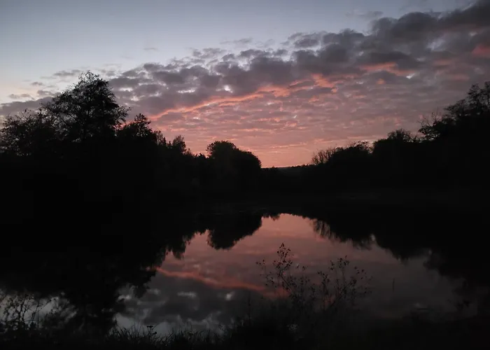 Camping Kempovani S Vyhledem Na Hrady Zdice